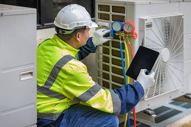 Professional Hvac technician working in Bellevue, IL